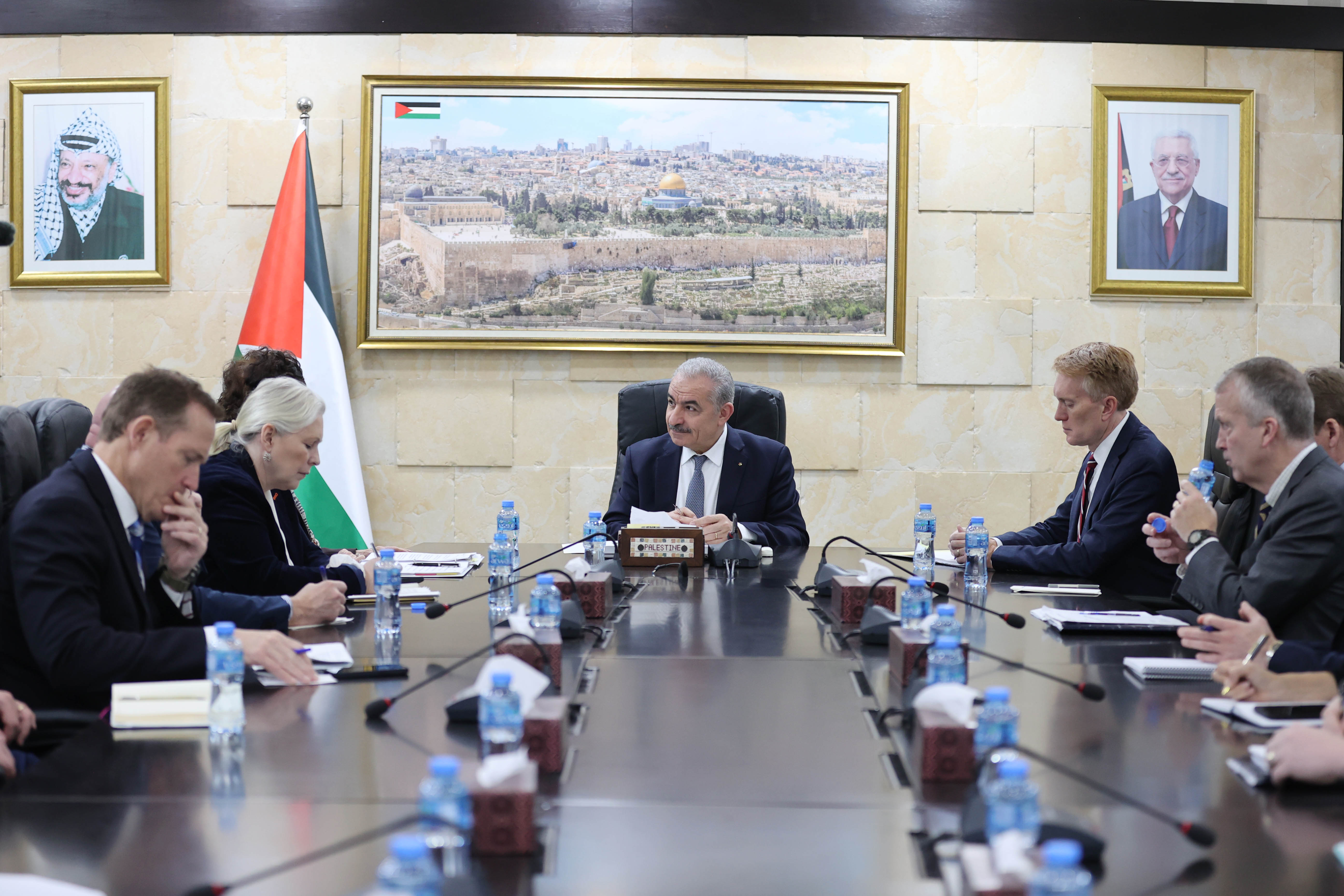 اشتيه خلال لقائه وفدا من مجلس الشيوخ الأميركي